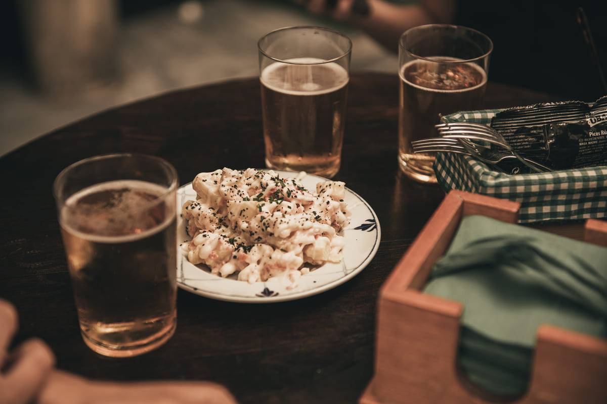 Bodega Díaz-Salazar Historia, Tradición y Sabor en el Corazón de Sevilla