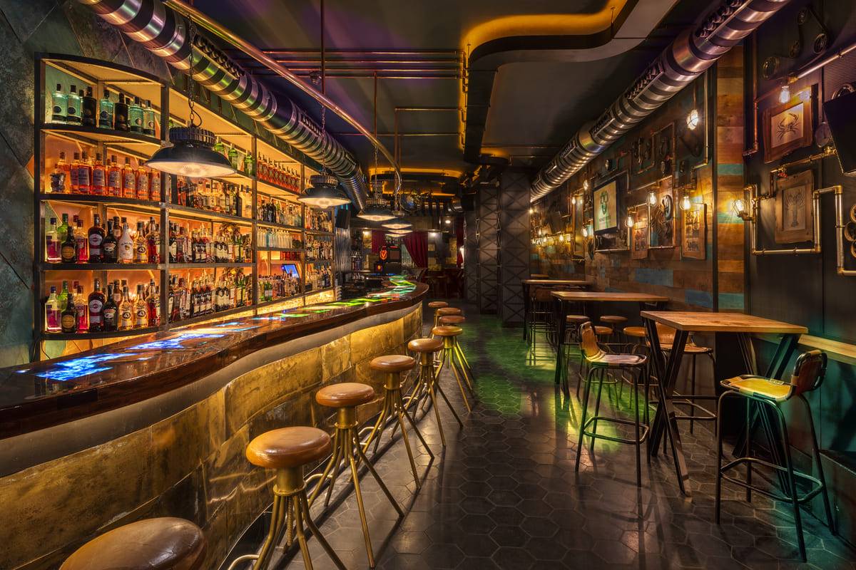 Descubre Monkey Piper El Steampunk Bar de Sevilla